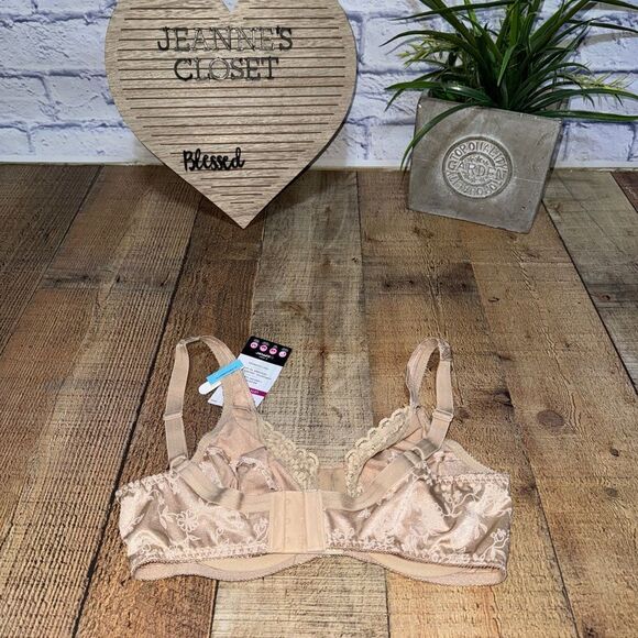 Playtex Secrets Lifts & Supports Full Figure Unlined Underwire Bra 4422
Size 34C - Picture 3 of 7